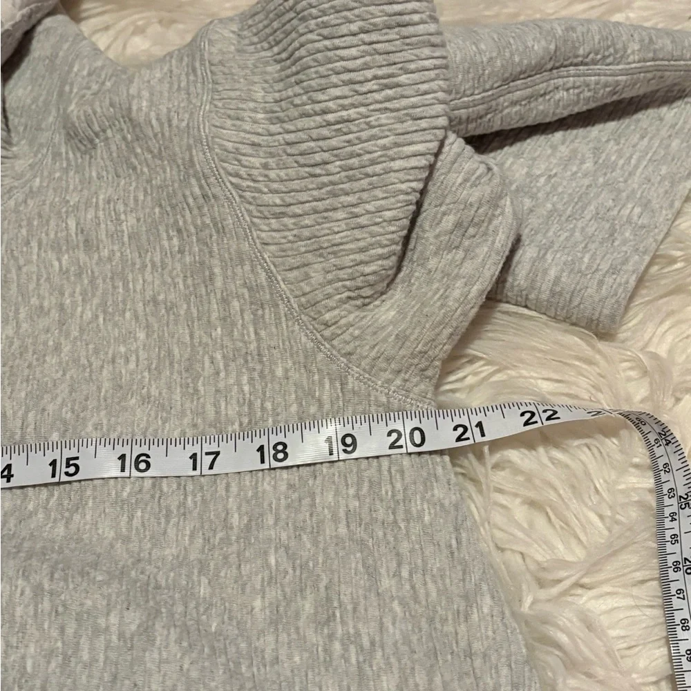 Lululemon Textured Hoodie Pullover Gray Oversized Small Cropped